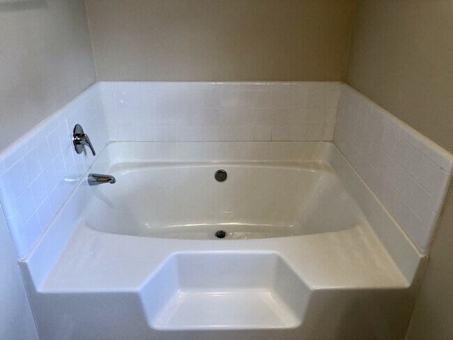 Building Photo - A Great Space on Pine Valley Court