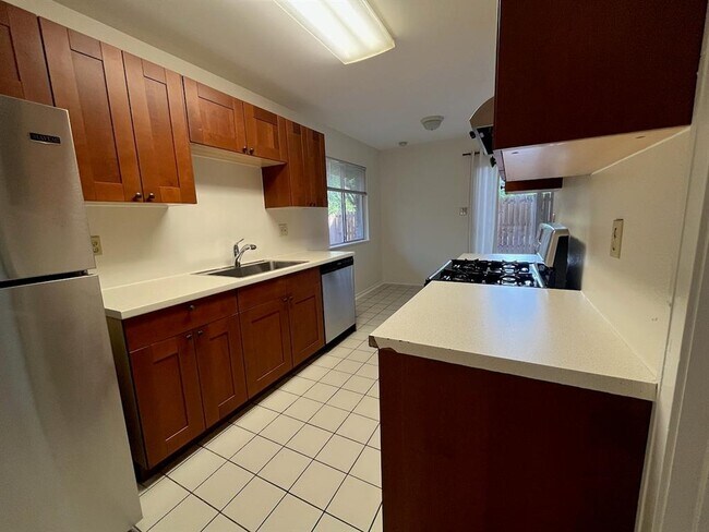 Building Photo - 804 E 32nd St