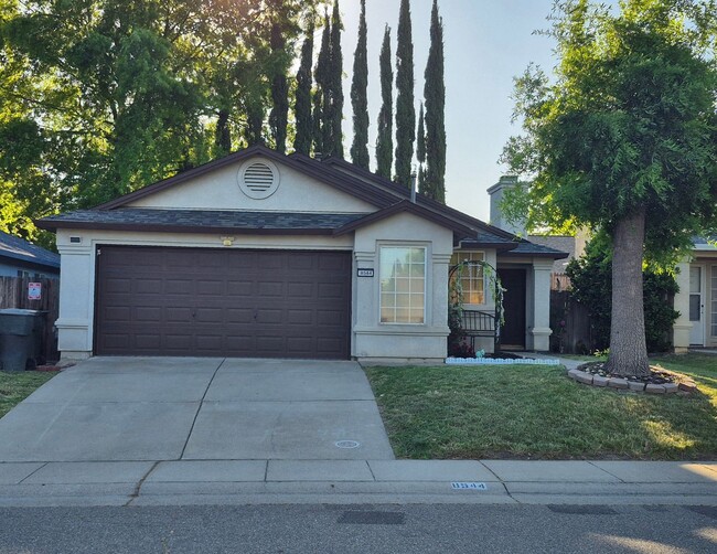 Building Photo - Great 3 Bedroom 2 Bath in Antelope