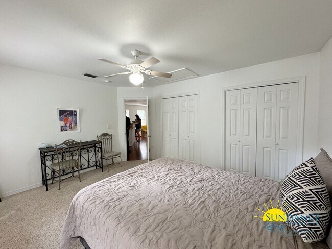 Building Photo - Downtown FWB Gem: Must-See Single Family H...