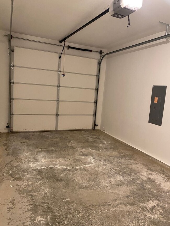 Building Photo - 51 Phoebe Ln