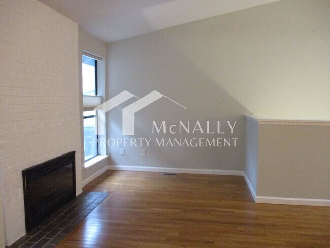Building Photo - Spacious 3 Bedroom, 2.75 Bathroom Condo in Gig Harbor