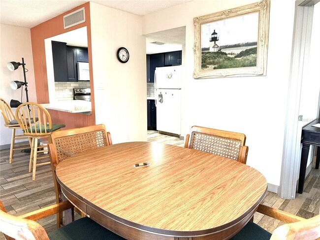 Building Photo - 500 N Osceola Ave