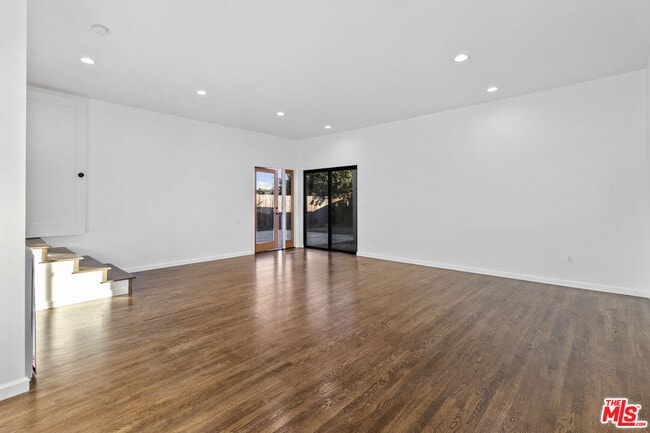 Building Photo - 3020 W 82nd St