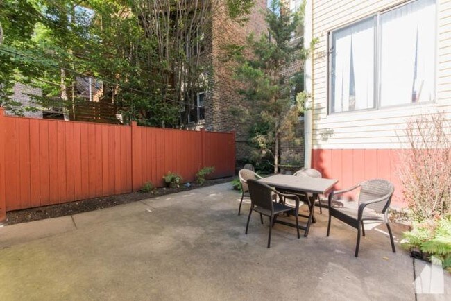 Building Photo - 2 bedroom in Chicago IL 60626