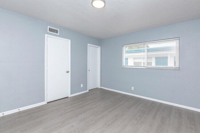 Building Photo - Renovated 1-Bedroom with Private Laundry
