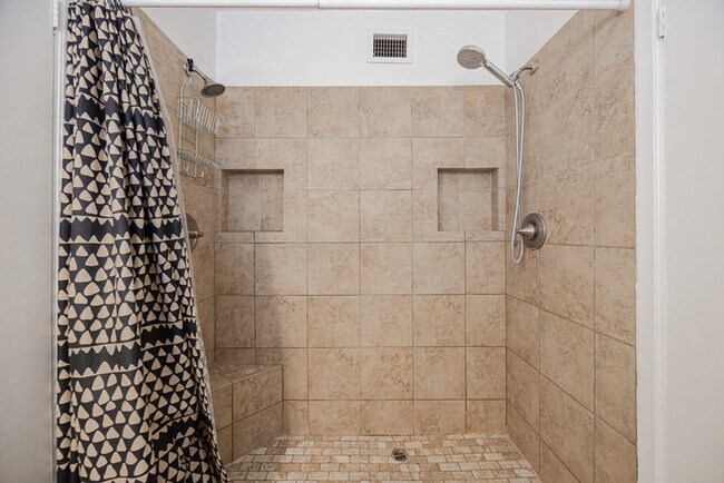 Building Photo - 1617 E Willetta St