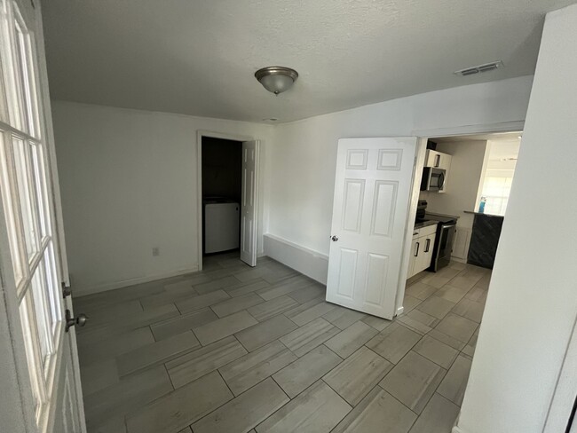 Building Photo - 43 Alamanda Dr