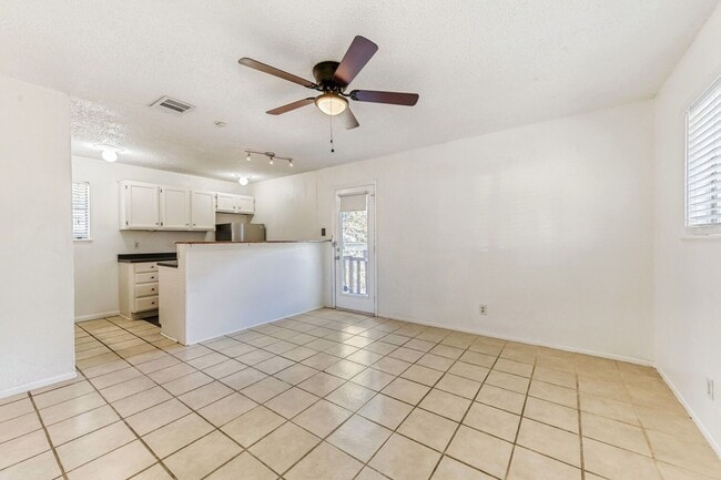 Building Photo - 2928 E 12th St