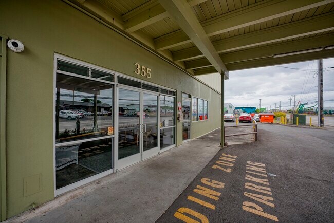 Building Photo - 355 Kalanianaole St