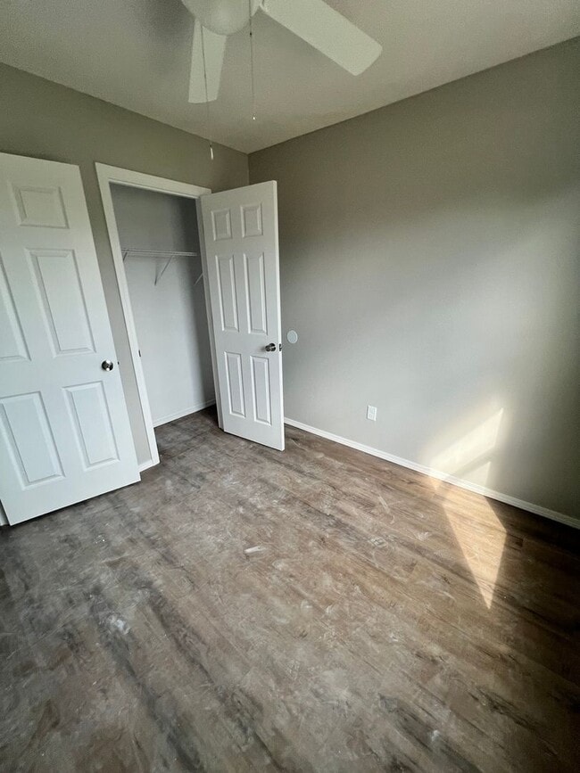 Building Photo - 690 E Garfield St