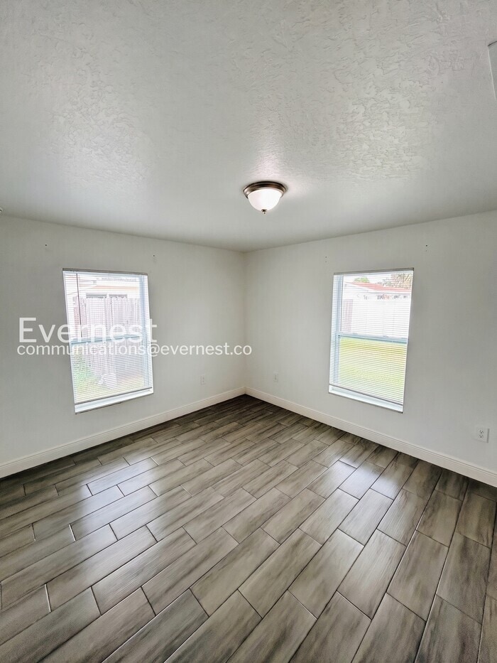 Building Photo - 1132 Maybury Dr