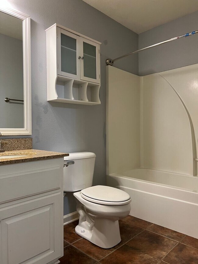 Building Photo - 303 Boston St