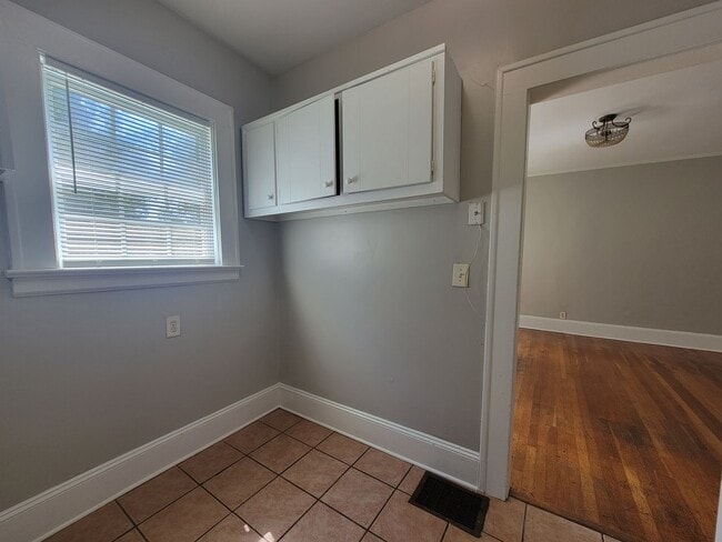 Building Photo - No Luxury Bells and Whistles But a Nice Clean Historic Home