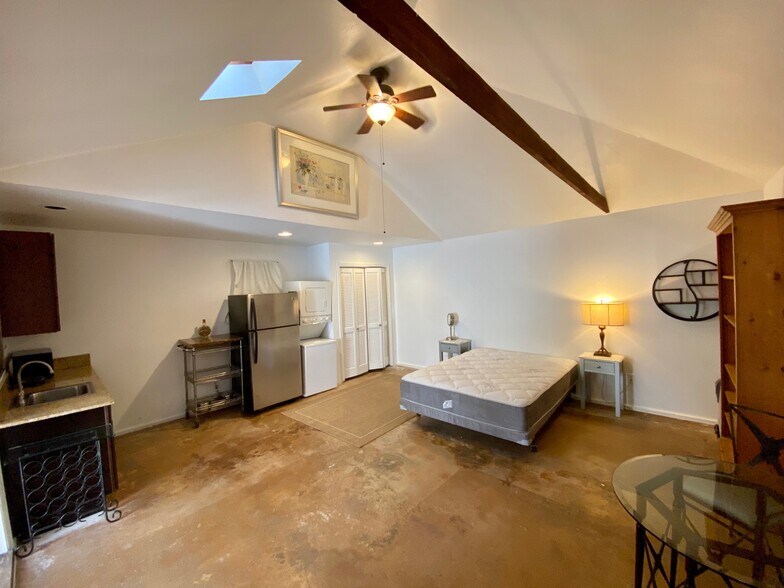 Building Photo - 8106 Rayford Dr