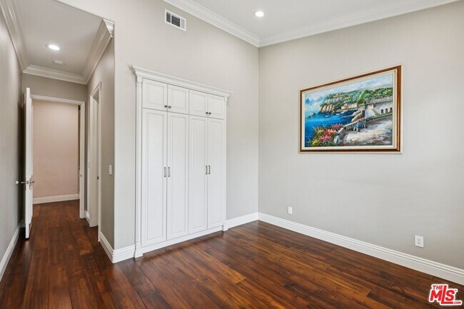 Building Photo - 27048 Triumph Ave