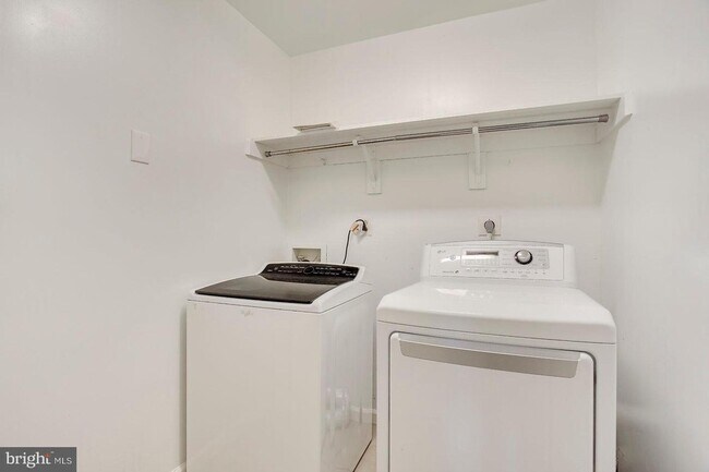 Building Photo - 3120 Creedon Dr