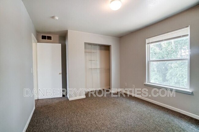 Building Photo - 3565 Turret Green Dr