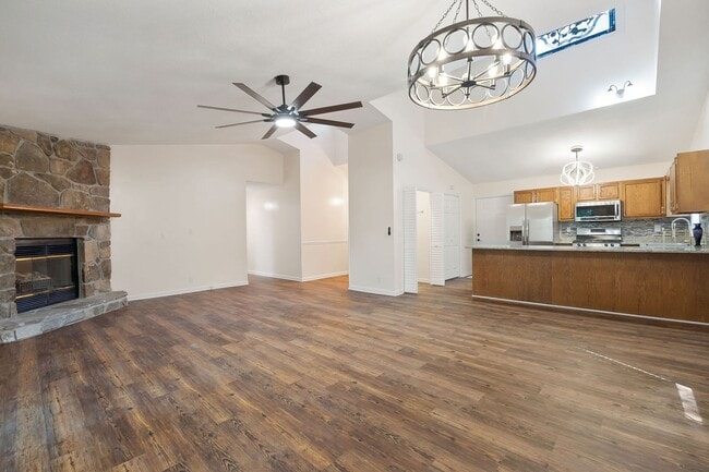 Building Photo - Location, location, location! 3 bedroom / 2 bath remodeled home in the middle of Fairfield Glade ...