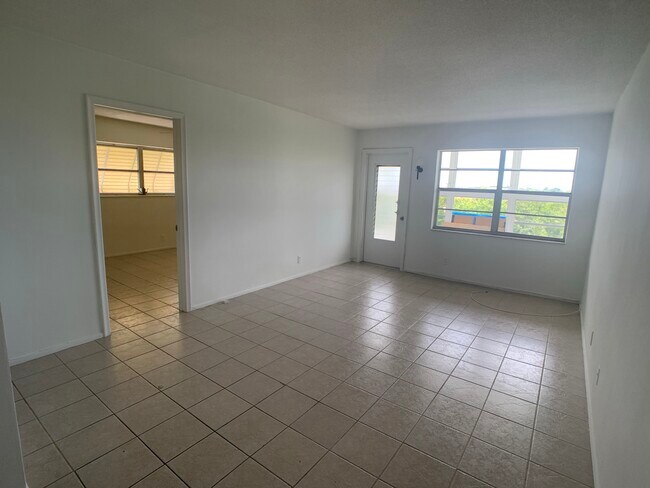 Building Photo - 1490 NW 43rd Ave