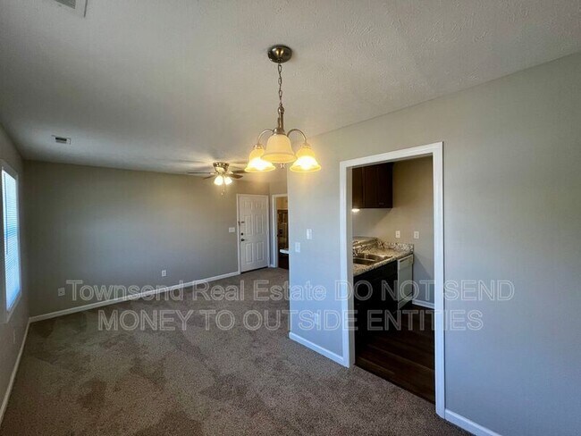 Building Photo - 1425 Ireland Dr