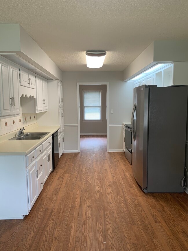 Building Photo - 227 St Albans Dr