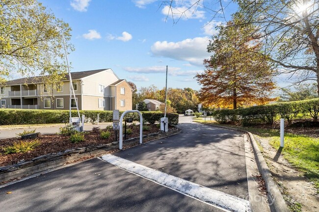 Building Photo - 9551 University Terrace Dr