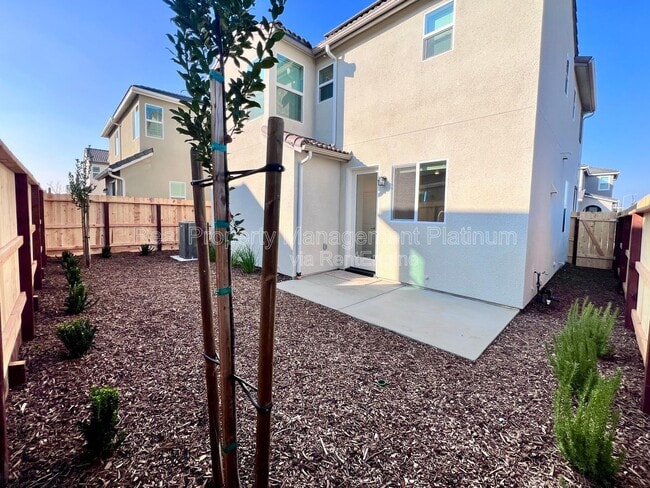 Building Photo - 1544 Farmhouse Ln