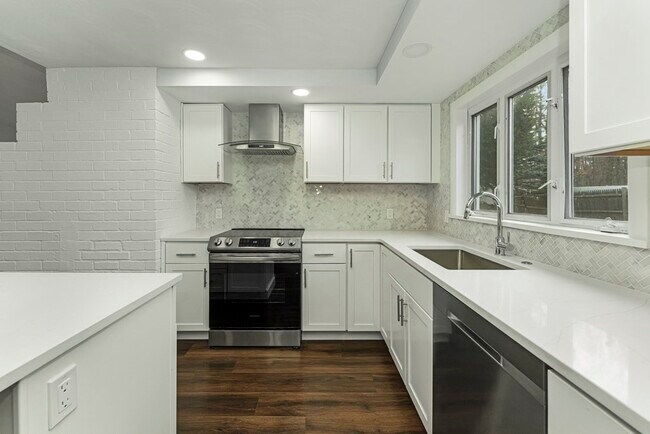 Building Photo - 57 Sloane Dr