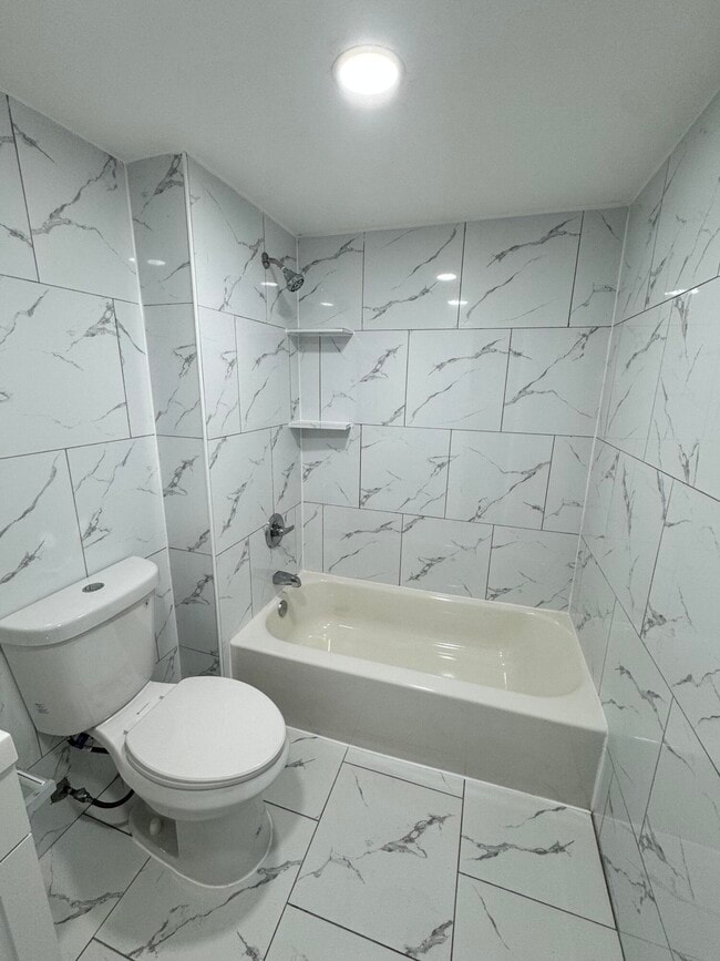 Building Photo - 7820 S Colony Cir