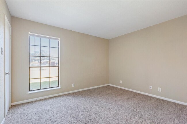 Building Photo - Hunterwood Apartments | 2-Bedroom / 1-Bath...