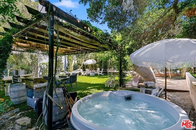 Building Photo - 2851 Seabreeze Dr