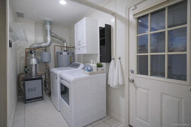 Building Photo - 18 Strathmore Village Dr