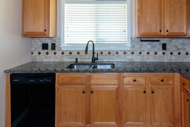 Building Photo - Home for rent in Prattville