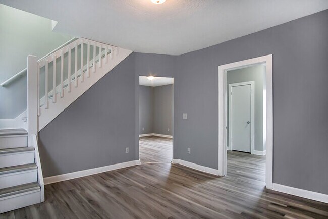 Building Photo - Coming Soon - Large 4 Bedroom in Mishawaka!