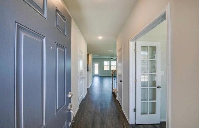 Building Photo - 129 Goldfinch Dr
