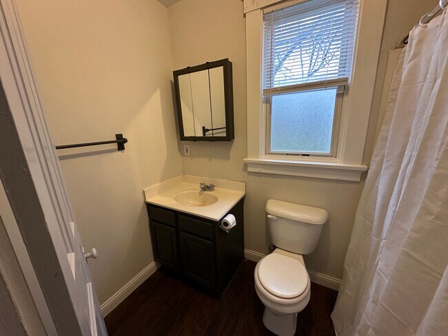 Building Photo - Cozy Duplex in Cheviot