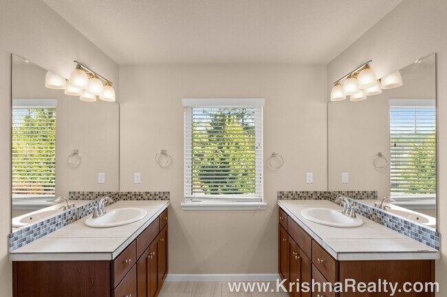 Building Photo - Lovely 4 BD | 2.5 BA | + Tech Niche | Single-Family Home | Coveted Abbey Creek | North Bethany | ...