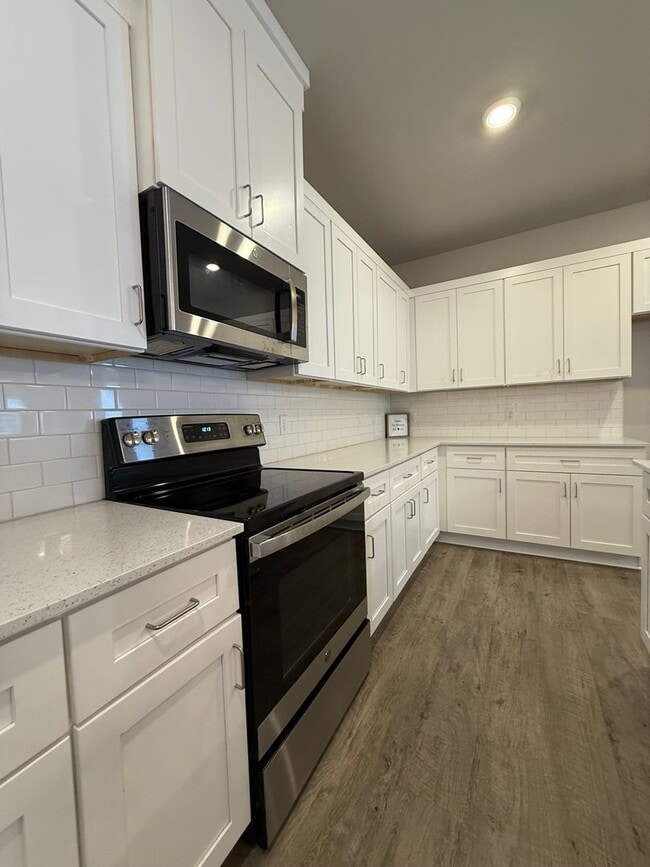 Building Photo - 3/2/2 GREAT NEIGHBORHOOD