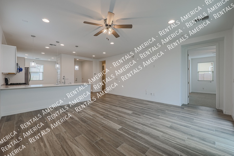 Building Photo - 5938 N 90th Dr