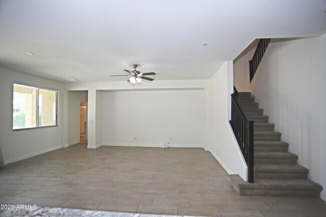 Building Photo - 1087 E Ibis St