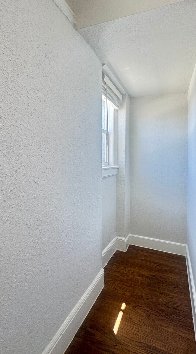 Building Photo - 840 Van Ness Ave