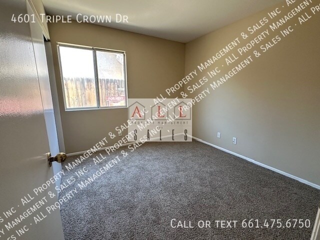 Building Photo - 4601 Triple Crown Dr