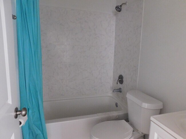 Building Photo - Completley Remodeled 2/1 in Longbranch!