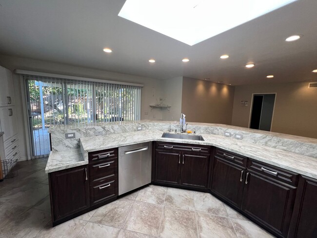 Building Photo - Beautiful Home in Camarillo