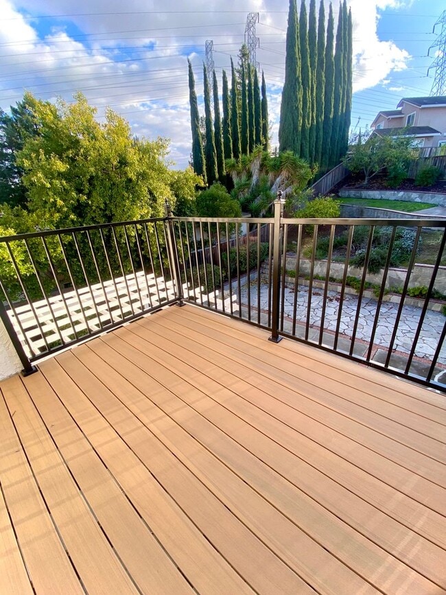 Building Photo - Gorgeous 4-bedroom Home Located in Cameron Hills Neighborhood of Fremont!