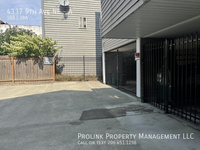 Building Photo - 4337 9th Ave NE