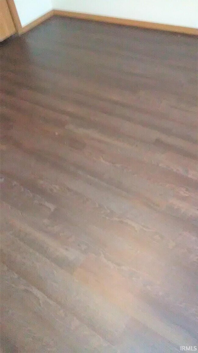 Building Photo - 402 S Village Ct