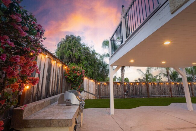 Building Photo - Exceptional Escondido Living — 4 Bed | 3 B...