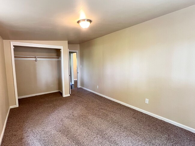 Building Photo - Two Bedroom One Bathroom Home in Lincoln
